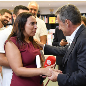 Salhia Brakhlia (journaliste au "Quotidien" sur TMC) avec Nicolas Sarkozy - L'ancien président de la République, dédicace son livre "Passions", à la librairie Jean Jaurès de Nice, France, le lundi 26 août 2019. © Bruno Bebert/Bestimage 