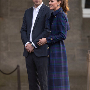 Le prince William, duc de Cambridge, et Kate Catherine Middleton, duchesse de Cambridge, ont assisté à une projection du film "Cruella" dans un drive-in à Edimbourg, à l'occasion de leur tournée en Ecosse. Le 26 mai 2021