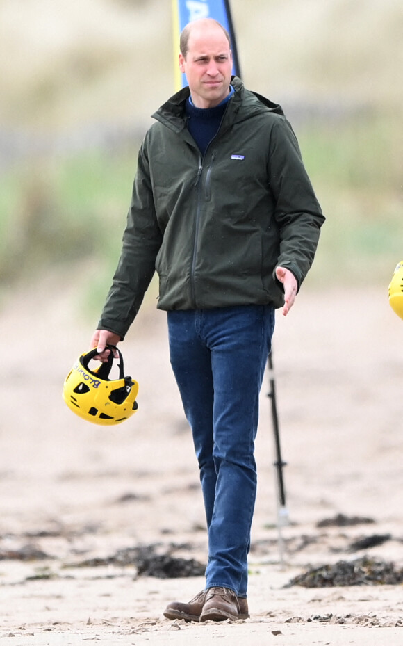 Le prince William, duc de Cambridge, et Catherine Kate Middleton, duchesse de Cambridge, font un tour de char à voile sur la plage Saint Andrews dans le comté de East Lothian en Ecosse le 26 mai 2021.
