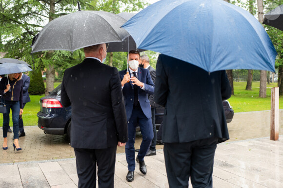 Emmanuel et Brigitte Macron vont voter pour le second tour des élections régionales et départementales au palais des Congrès au Touquet. Le 27 juin 2021. © Romain Gaillard / Pool / Bestimage