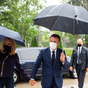 Emmanuel et Brigitte Macron vont voter pour le second tour des élections régionales et départementales au palais des Congrès au Touquet. Le 27 juin 2021. © Romain Gaillard / Pool / Bestimage