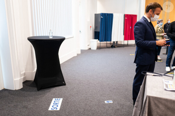 Emmanuel et Brigitte Macron vont voter pour le second tour des élections régionales et départementales au palais des Congrès au Touquet. Le 27 juin 2021. © Romain Gaillard / Pool / Bestimage