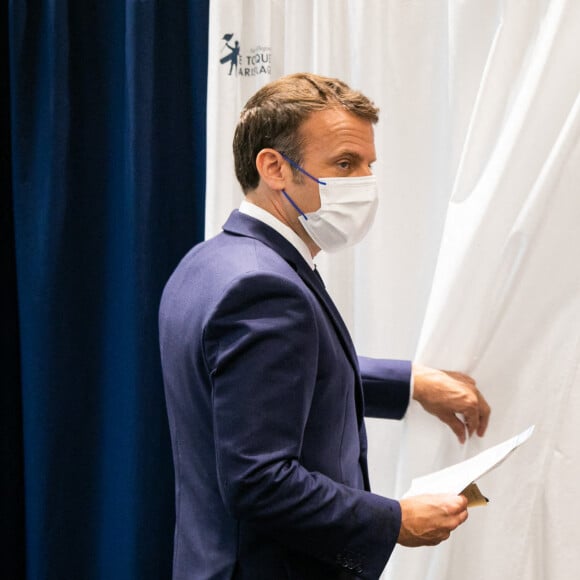 Emmanuel et Brigitte Macron vont voter pour le second tour des élections régionales et départementales au palais des Congrès au Touquet. Le 27 juin 2021. © Romain Gaillard / Pool / Bestimage