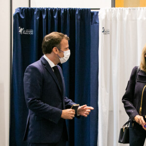 Emmanuel et Brigitte Macron vont voter pour le second tour des élections régionales et départementales au palais des Congrès au Touquet. Le 27 juin 2021. © Romain Gaillard / Pool / Bestimage