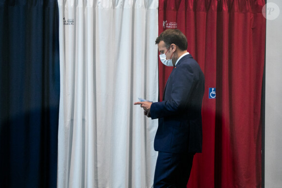 Emmanuel et Brigitte Macron vont voter pour le second tour des élections régionales et départementales au palais des Congrès au Touquet. Le 27 juin 2021. © Romain Gaillard / Pool / Bestimage