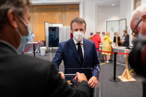 Emmanuel et Brigitte Macron vont voter pour le second tour des élections régionales et départementales au palais des Congrès au Touquet. Le 27 juin 2021. © Romain Gaillard / Pool / Bestimage