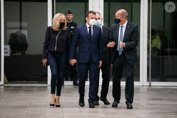 Emmanuel et Brigitte Macron vont voter pour le second tour des élections régionales et départementales au palais des Congrès au Touquet. Le 27 juin 2021. © Romain Gaillard / Pool / Bestimage