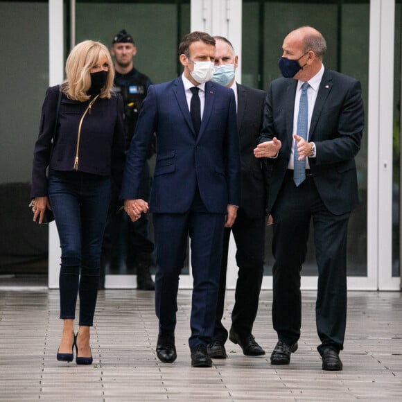 Emmanuel et Brigitte Macron vont voter pour le second tour des élections régionales et départementales au palais des Congrès au Touquet. Le 27 juin 2021. © Romain Gaillard / Pool / Bestimage