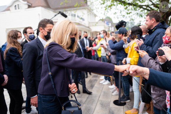 Emmanuel et Brigitte Macron vont voter pour le second tour des élections régionales et départementales au palais des Congrès au Touquet. Le 27 juin 2021. © Romain Gaillard / Pool / Bestimage