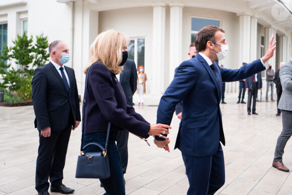 Emmanuel et Brigitte Macron vont voter pour le second tour des élections régionales et départementales au palais des Congrès au Touquet. Le 27 juin 2021. © Romain Gaillard / Pool / Bestimage