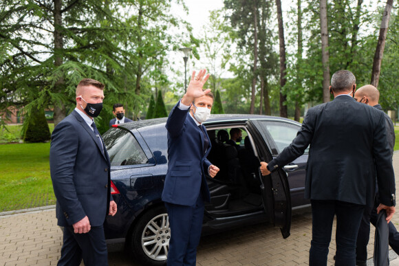 Emmanuel et Brigitte Macron vont voter pour le second tour des élections régionales et départementales au palais des Congrès au Touquet. Le 27 juin 2021. © Romain Gaillard / Pool / Bestimage