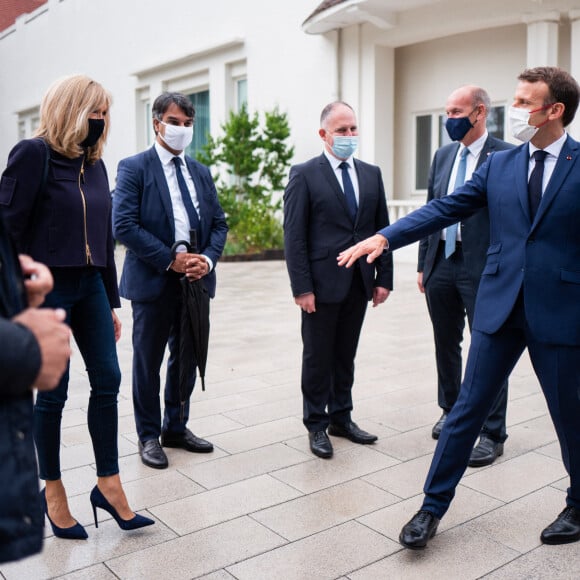 Emmanuel et Brigitte Macron vont voter pour le second tour des élections régionales et départementales au palais des Congrès au Touquet. Le 27 juin 2021. © Romain Gaillard / Pool / Bestimage