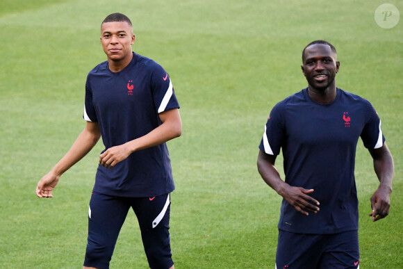 10 KYLIAN MBAPPE (FRA) - Les joueurs de l'équipe de France de football s'entrainent à Budapest pour l'Euro 2020 le 22 juin 2021. © Anthony Bibard / FEP / Panoramic / Bestimage 