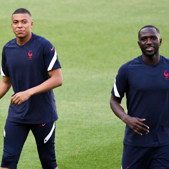 10 KYLIAN MBAPPE (FRA) - Les joueurs de l'équipe de France de football s'entrainent à Budapest pour l'Euro 2020 le 22 juin 2021. © Anthony Bibard / FEP / Panoramic / Bestimage 