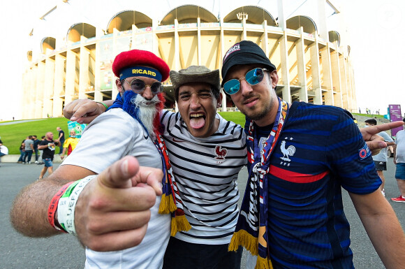 Les supporters français avant le huitièmes de finale de l'Euro 2020 entre la France et la Suisse à l'arène nationale de Bucarest, Roumanie, le 28 juin 2021. © Federico Pestellini/Panoramic/Bestimage 