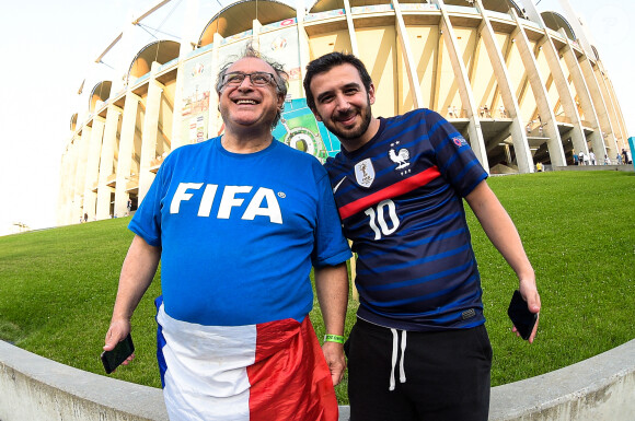 Les supporters français avant le huitièmes de finale de l'Euro 2020 entre la France et la Suisse à l'arène nationale de Bucarest, Roumanie, le 28 juin 2021. © Federico Pestellini/Panoramic/Bestimage 