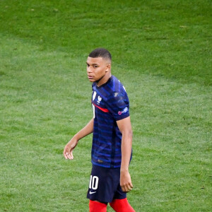DECEPTION - 10 KYLIAN MBAPPE (FRA) - Match de football de l'Euro 2020 : La France s'incline devant la Suisse après les tirs au but au stade Arena Nationala à Bucarest le 28 juin 2021. © Anthony Bibard / FEP/Panoramic / Bestimage 