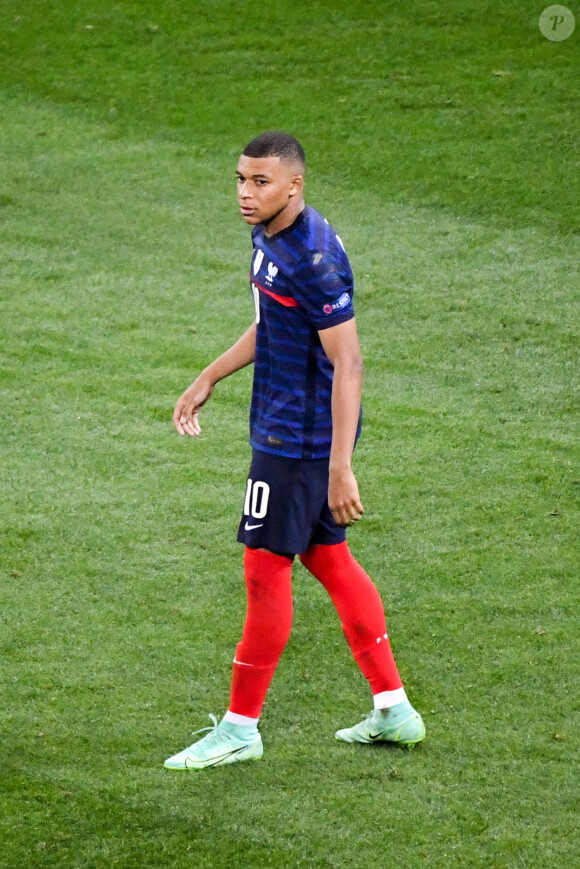 DECEPTION - 10 KYLIAN MBAPPE (FRA) - Match de football de l'Euro 2020 : La France s'incline devant la Suisse après les tirs au but au stade Arena Nationala à Bucarest le 28 juin 2021. © Anthony Bibard / FEP/Panoramic / Bestimage 