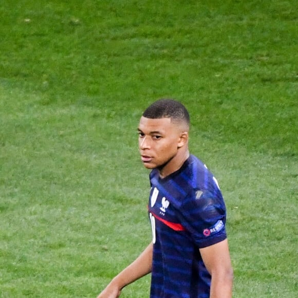 DECEPTION - 10 KYLIAN MBAPPE (FRA) - Match de football de l'Euro 2020 : La France s'incline devant la Suisse après les tirs au but au stade Arena Nationala à Bucarest le 28 juin 2021. © Anthony Bibard / FEP/Panoramic / Bestimage 