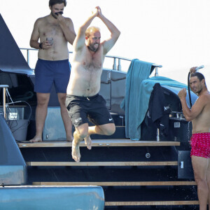 Rafael Nadal passe du bon temps avec des amis sur un yacht à Formentera, le 26 juin 2021.