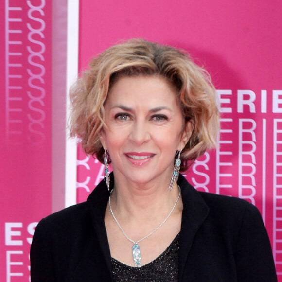 Corinne Touzet durant le "Pink Carpet" des séries "Aqui En La Tierra" et "Cacciatore The Hunter" lors du festival "Canneseries" à Cannes, le 9 avril 2018. © Rachid Bellak/Bestimage 