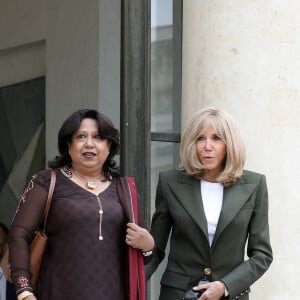 Brigitte Macron, épouse du président de la République Emmanuel Macron, raccompagne Pramilla Patten, représentante spéciale de l'ONU sur la violence sexuelle dans les conflits armés, après un entretien au palais de l'Élysée. Paris, France, le 1er juillet 2021. © Stéphane Lemouton/Bestimage