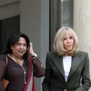 Brigitte Macron, épouse du président de la République Emmanuel Macron, raccompagne Pramilla Patten, représentante spéciale de l'ONU sur la violence sexuelle dans les conflits armés, après un entretien au palais de l'Élysée. Paris, France, le 1er juillet 2021. © Stéphane Lemouton/Bestimage