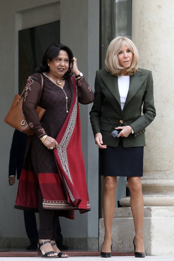 Brigitte Macron, épouse du président de la République Emmanuel Macron, raccompagne Pramilla Patten, représentante spéciale de l'ONU sur la violence sexuelle dans les conflits armés, après un entretien au palais de l'Élysée. Paris, France, le 1er juillet 2021. © Stéphane Lemouton/Bestimage