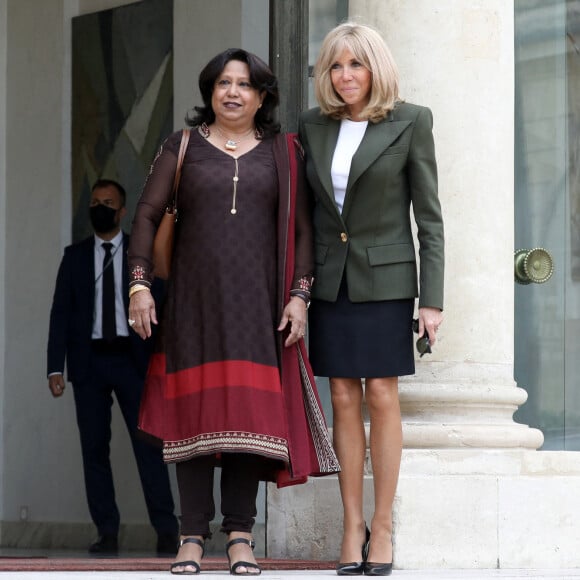 Brigitte Macron, épouse du président de la République Emmanuel Macron, raccompagne Pramilla Patten, représentante spéciale de l'ONU sur la violence sexuelle dans les conflits armés, après un entretien au palais de l'Élysée. Paris, France, le 1er juillet 2021. © Stéphane Lemouton/Bestimage