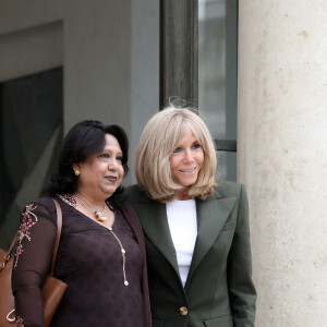 Brigitte Macron, épouse du président de la République Emmanuel Macron, raccompagne Pramilla Patten, représentante spéciale de l'ONU sur la violence sexuelle dans les conflits armés, après un entretien au palais de l'Élysée. Paris, France, le 1er juillet 2021. © Stéphane Lemouton/Bestimage