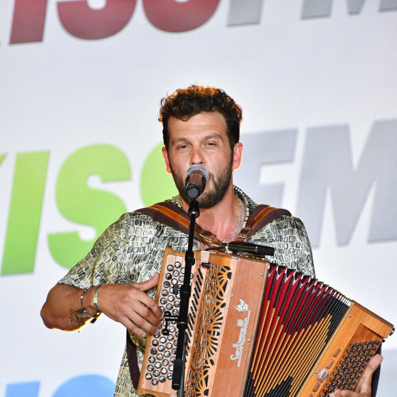 Claudio Capéo de retour sur scène pour un concert privé pour Kiss FM à Cannes le 25 juin 2021 © Lionel Urman / Panoramic / Bestimage