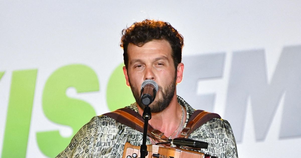 Claudio Capéo de retour sur scène pour un concert privé pour Kiss FM à Cannes le 25 juin 2021