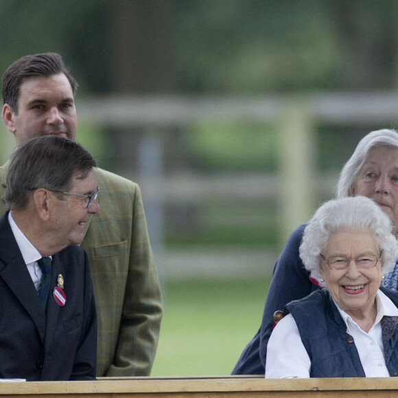 La reine Elisabeth II d'Angleterre, de retour d'Ecosse après la Holyrood Week, assiste à la course hippique "Royal Windsor Horse Show", le 2 juillet 2021 à Windsor. La souveraine est arrivée au volant de son Range Rover.