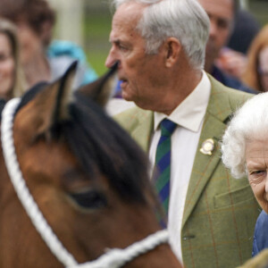 La reine Elisabeth II d'Angleterre, de retour d'Ecosse après la Holyrood Week, assiste à la course hippique "Royal Windsor Horse Show", le 2 juillet 2021 à Windsor.