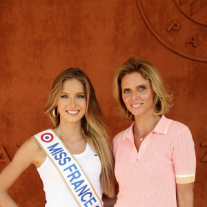 Amandine Petit, Miss France 2021 et Sylvie Tellier - People au village lors des Internationaux de France de Tennis de Roland Garros à Paris. Le 10 juin 2021 © Dominique Jacovides / Bestimage