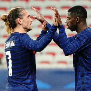 Ousmane Dembele - Antoine Griezmann lors du match amical de préparation de l'UEFA Euro 2020 "France - Pays de Galles (3-1)" au stade Allianz Riviera à Nice, le 2 juin 2021.