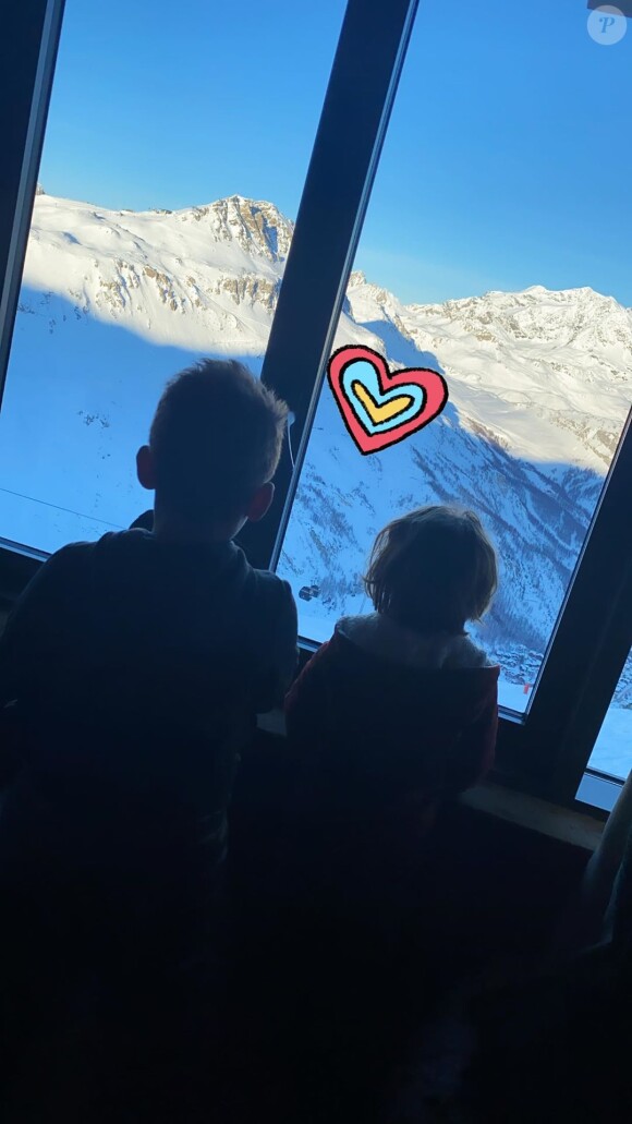 Vitaa et ses deux fils au ski, le 30 décembre 2019.