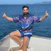 Kendji Girac : Torse nu, il fait couler le champagne pour ses 25 ans !