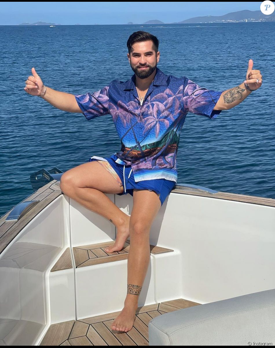 Kendji Girac Torse Nu Et Muscl Il Fait Couler Le Champagne Pour Ses Ans Le Diaporama