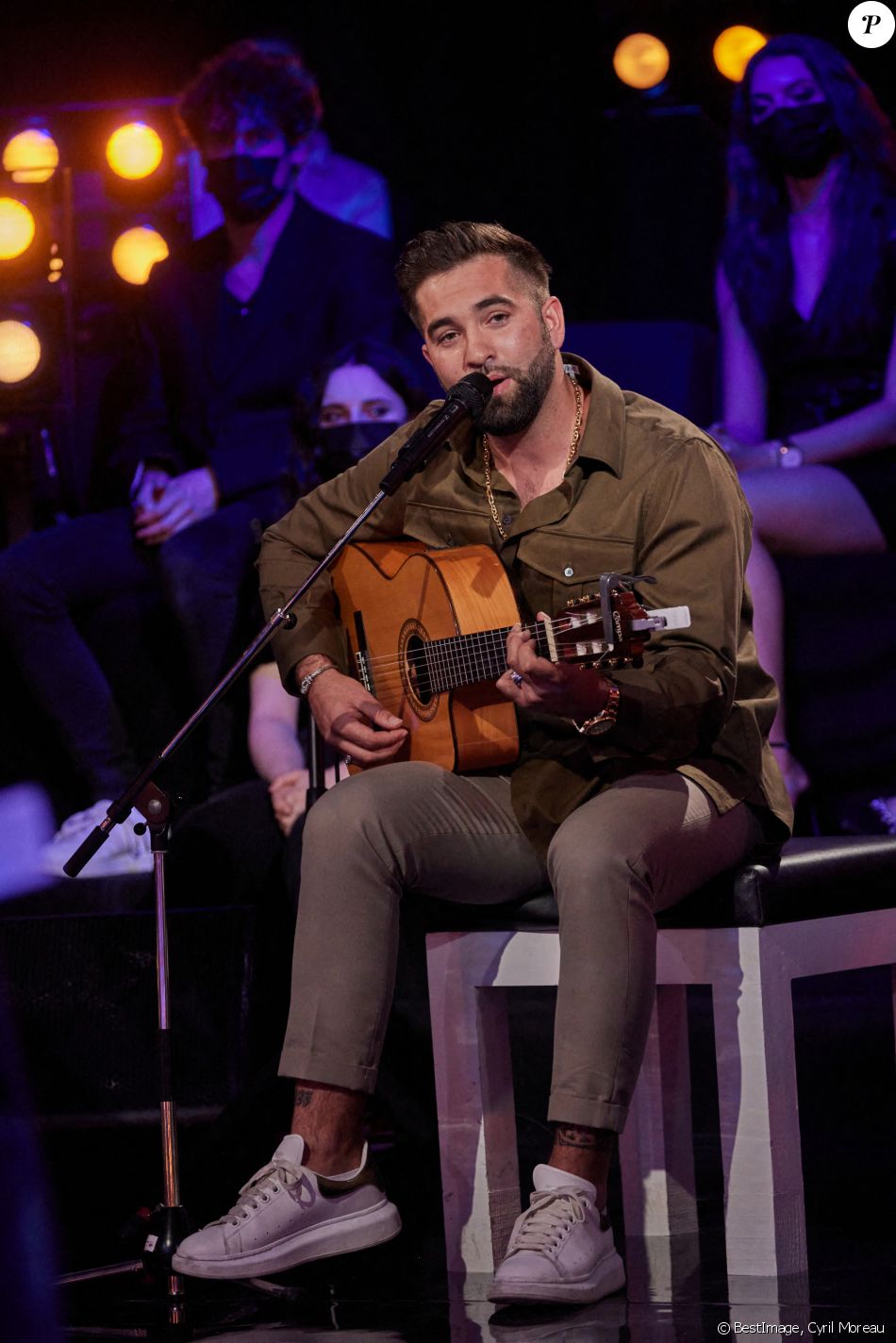 Kendji Girac - Enregistrement de l'émission "Allez viens je t'emmène...Au Music Hall" au Studio Gabriel à Paris, qui sera diffusée le 28 mai sur France 3. Le 6 avril 2021