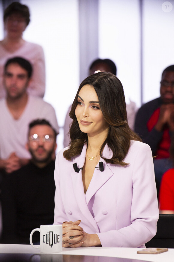 Nabilla Benattia-Vergara - Enregistrement de l'émission "Clique" présentée par M. Achour sur Canal Plus à Issy-les-Moulineaux. © Jack Tribeca/Bestimage