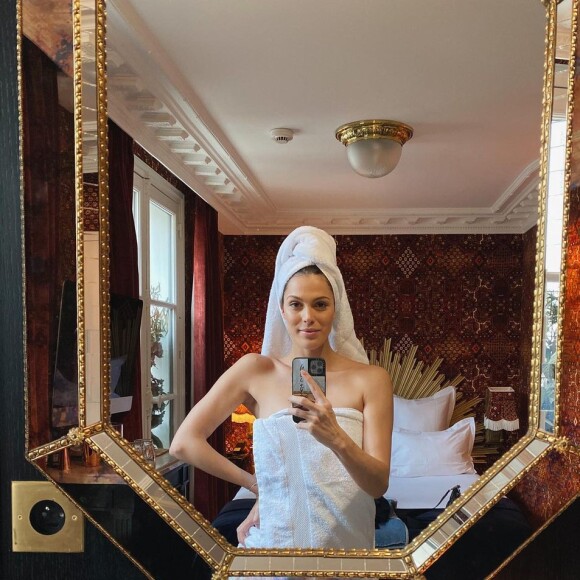 Iris Mittenaere, ex-Miss France et Miss Univers, se dévoile divine sur Instagram.