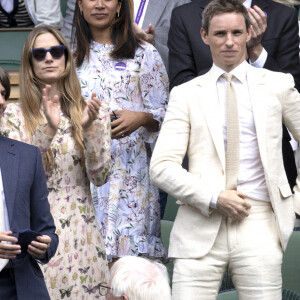 Eddie Redmayne et sa femme Hannah dans les tribunes à Wimbledon.