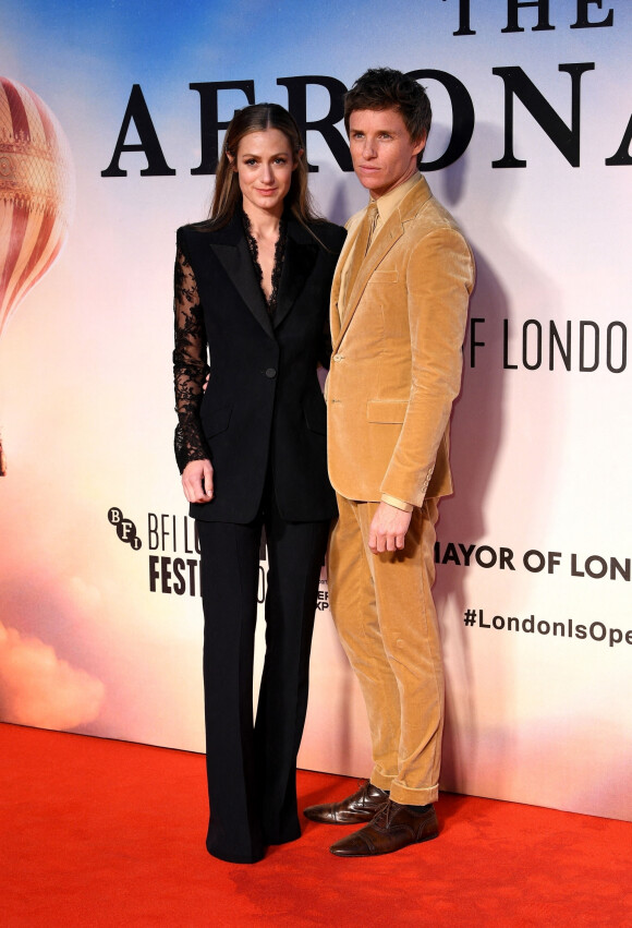 Eddie Redmayne et sa femme Hannah Bagshawe - Avant-première du film "The Aeronauts" au Odeon Luxe Leicester Square à Londres, le 7 octobre 2019.
