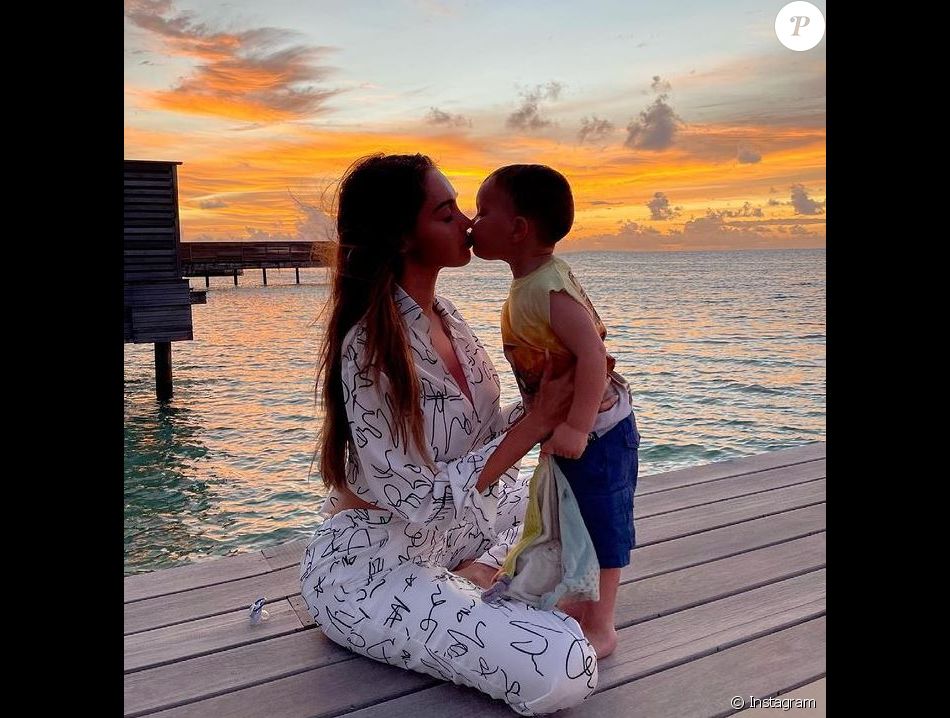 Nabilla Benattia et son fils Milann aux Maldives