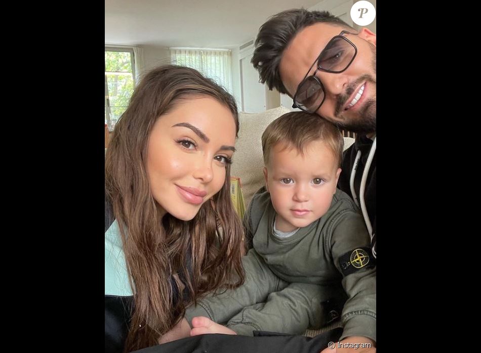 Nabilla Benattia avec son mari Thomas Vergara et leur fils Milann, le 25 mai 2021