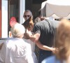 Jennifer Lopez et Ben Affleck et leurs enfants respectifs déjeunent au Country Mart de Brentwood. Los Angeles, le 9 juillet 2021.