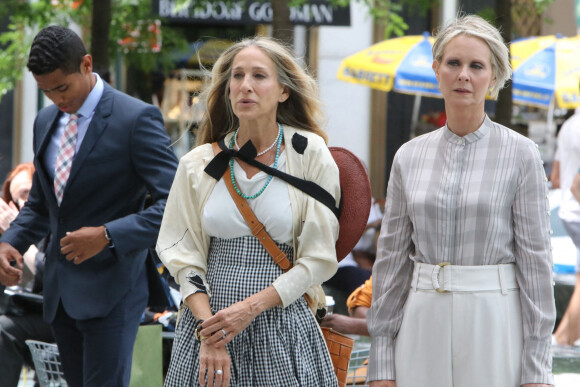 Sarah Jessica Parker et Cynthia Nixon sur le tournage de "And Just Like That..." : une nouvelle saison de la série culte "Sex and the City", sur la cinquième Avenue à Manhattan, New York City, New York, Etats-Unis, le 9 juillet 2021.