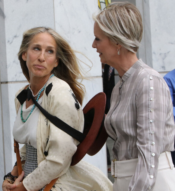 Sarah Jessica Parker et Cynthia Nixon sur le tournage de "And Just Like That..." : une nouvelle saison de la série culte "Sex and the City", sur la cinquième Avenue à Manhattan, New York City, New York, Etats-Unis, le 9 juillet 2021.