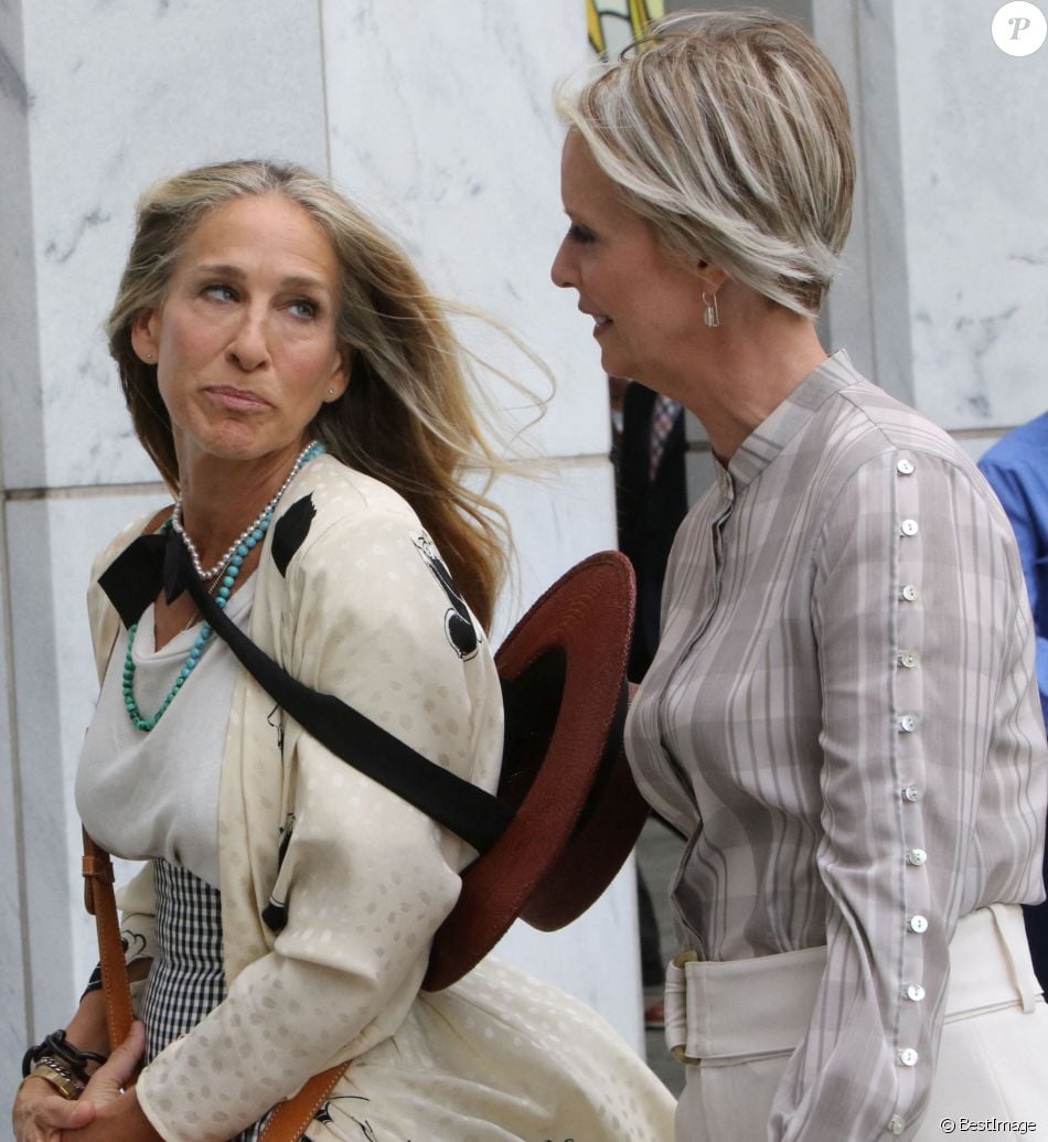Sarah Jessica Parker et Cynthia Nixon sur le tournage de "And Just Like That..." : une nouvelle saison de la série culte "Sex and the City", sur la cinquième Avenue à Manhattan, New York City, New York, Etats-Unis, le 9 juillet 2021.